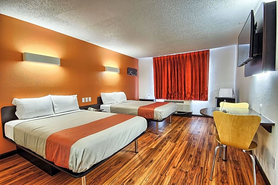 Motel 6-Columbus, OH - West