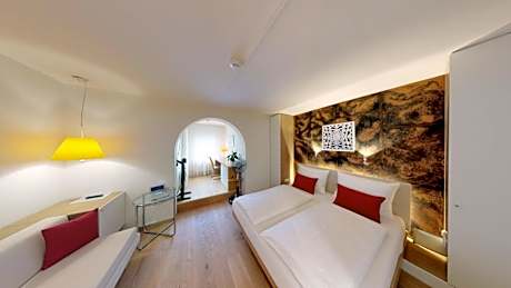 Deluxe Double Room (2 Adults + 1 Child)