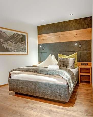 Standard Twin Room (Basement)