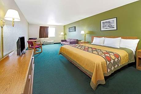 King Suite - Pet-Friendly/Non-Smoking