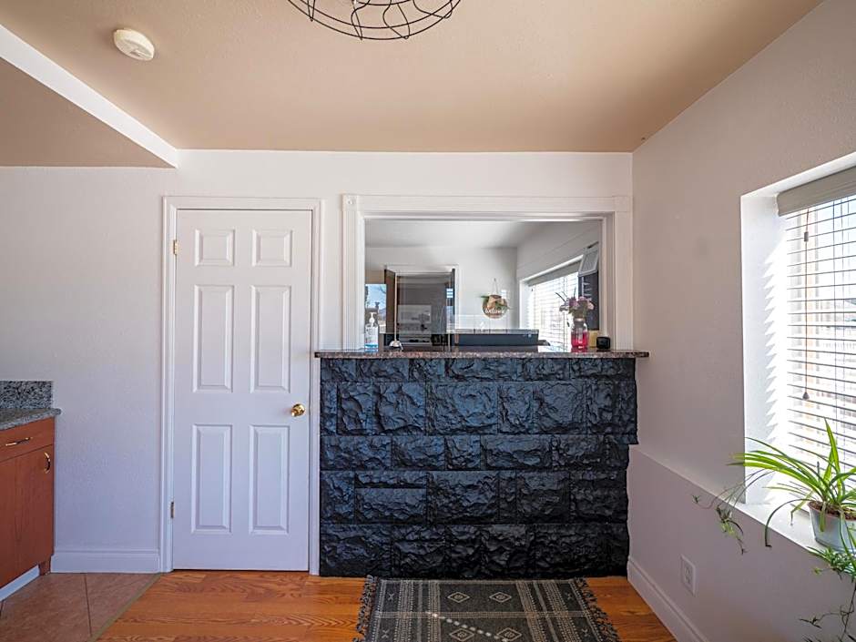 Balanced Rock Inn