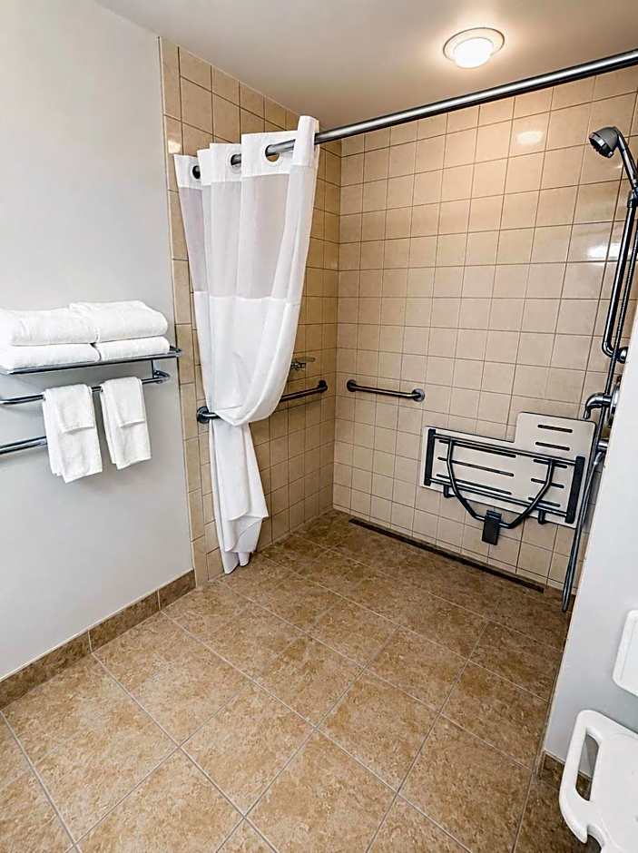 Quality Inn & Suites Sequim at Olympic National Park