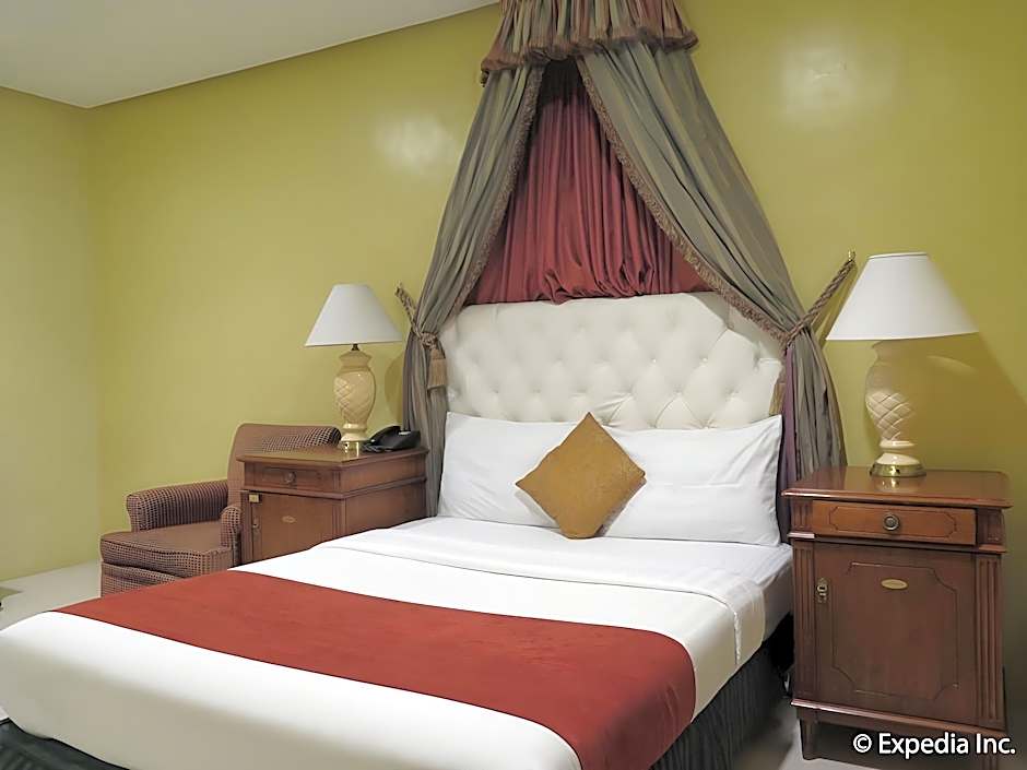 Dreamwave Hotel Lemery