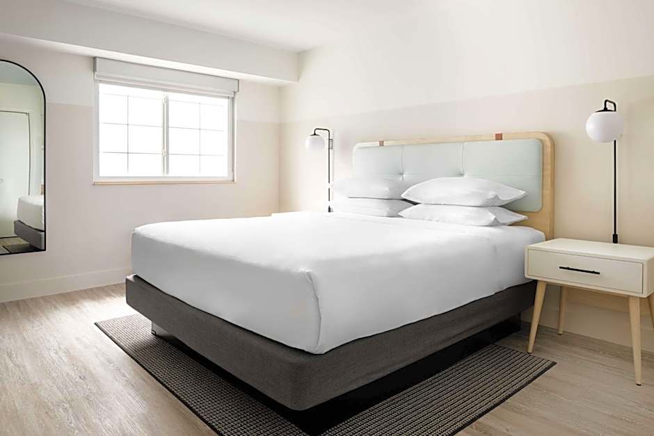 Hampton by Hilton Grand Cayman Seven Mile Beach