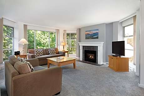 Three-Bedroom Apartment (Unit 611)