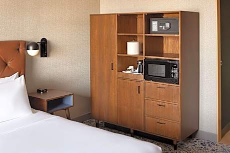 Kitchenette, 1 King, Guest room, 1 King, City view