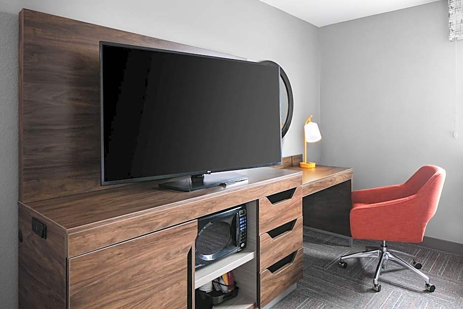 Hampton Inn By Hilton & Suites West Bend