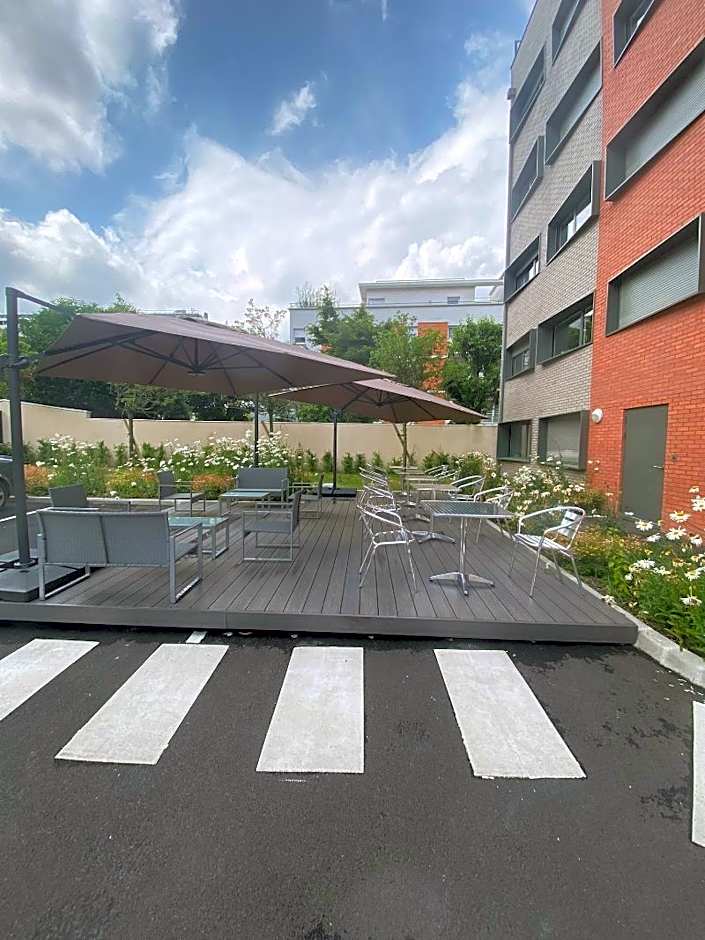 Hotel Les Portes De Paris