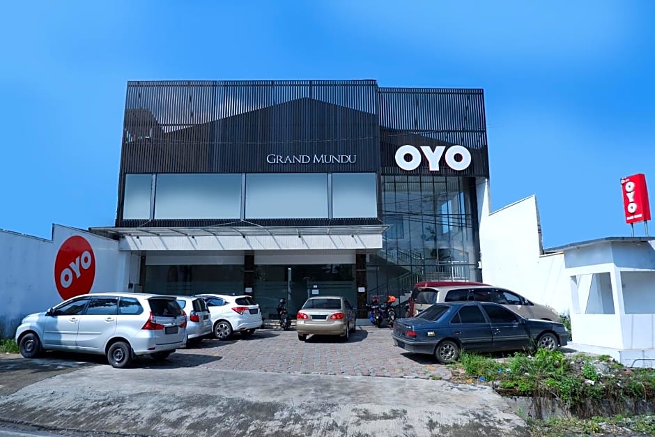 OYO 379 Grand Mundu