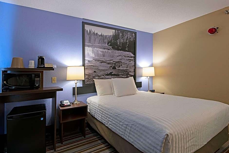 Super 8 by Wyndham Kamloops BC