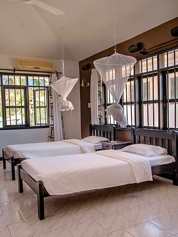 Bahari Dhow Beach Villas