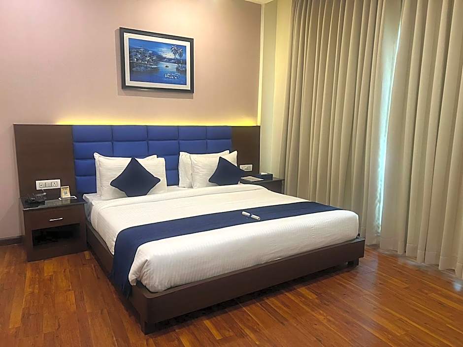 Photo 1 of 7 of Junior Suite