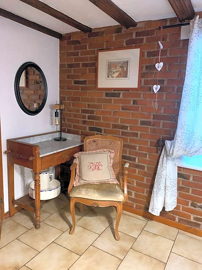 Gîte de caractère au calme , proche quartier historique, Au Merlenchanteur