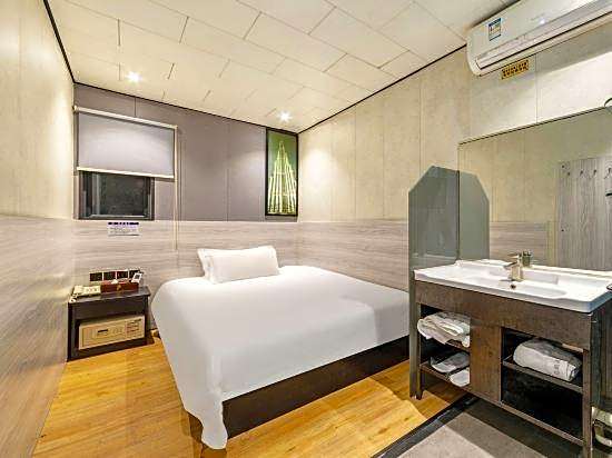 Yifeng Hotel