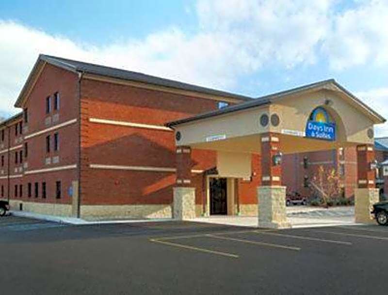 Days Inn & Suites by Wyndham Jeffersonville IN