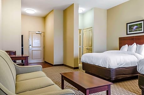 Suite with Two Queen Beds - Accessible/Non-Smoking