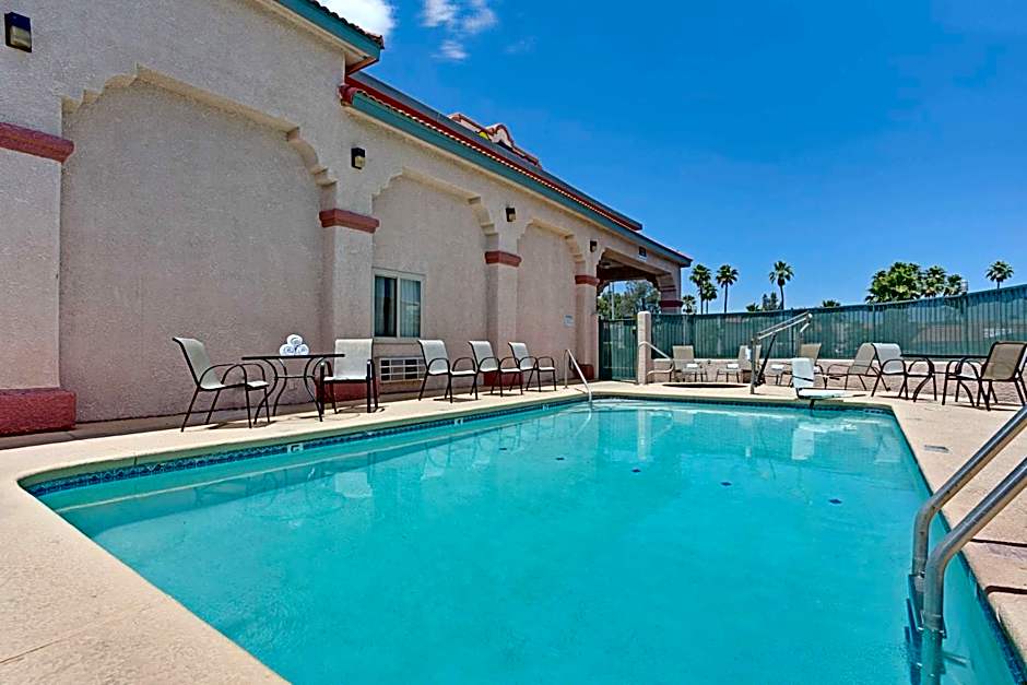 Super 8 by Wyndham Tucson Downtown Convention Center