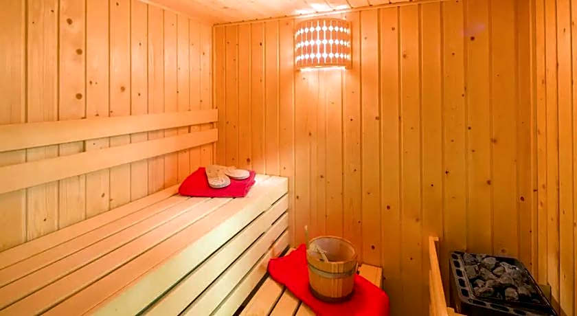 Le Chateau de Candes, sa Tour et ses Suites.