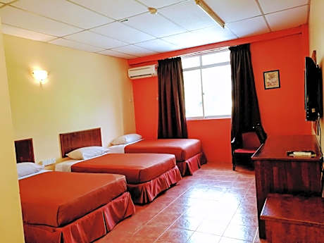 Deluxe Triple Room (Old Wing, No Elevator)