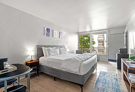 King Room - Non-Smoking