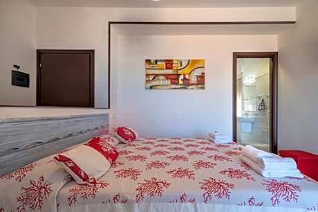 Deluxe Double Room with Balcony and Sea View