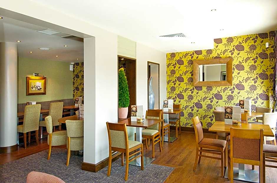 Premier Inn London Gatwick Manor Royal