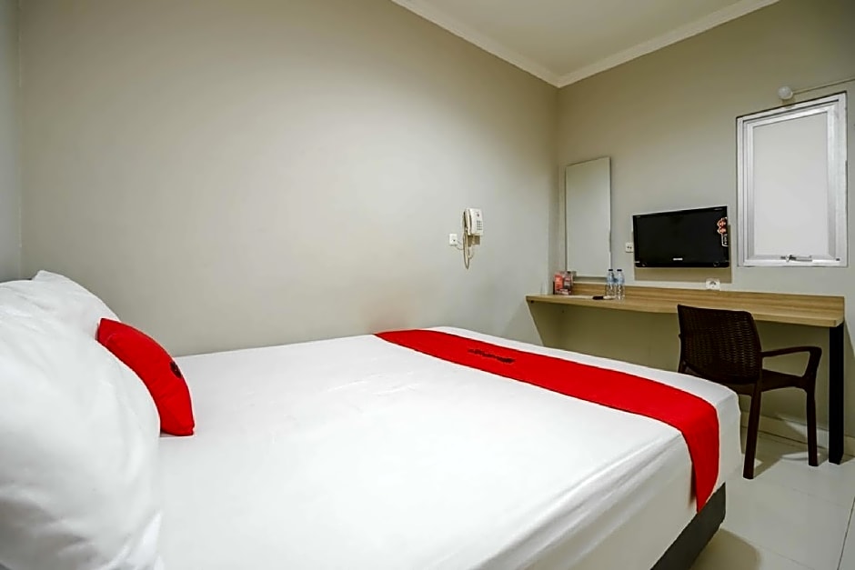 RedDoorz @ Mangga Besar 2