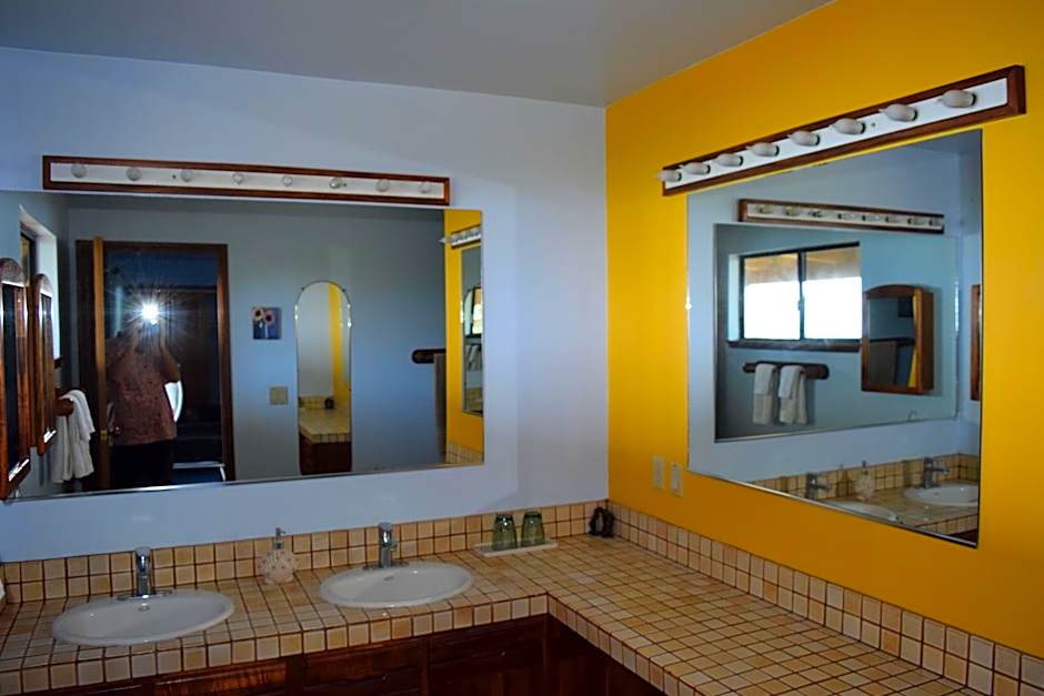 A Beautiful Edge of the World Bed & Breakfast