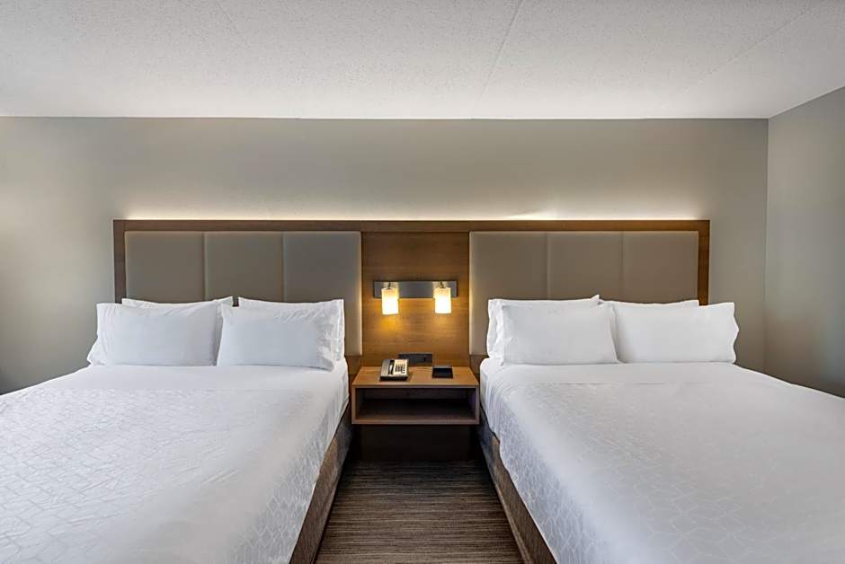 Holiday Inn Express State College at Williamsburg Square By IHG