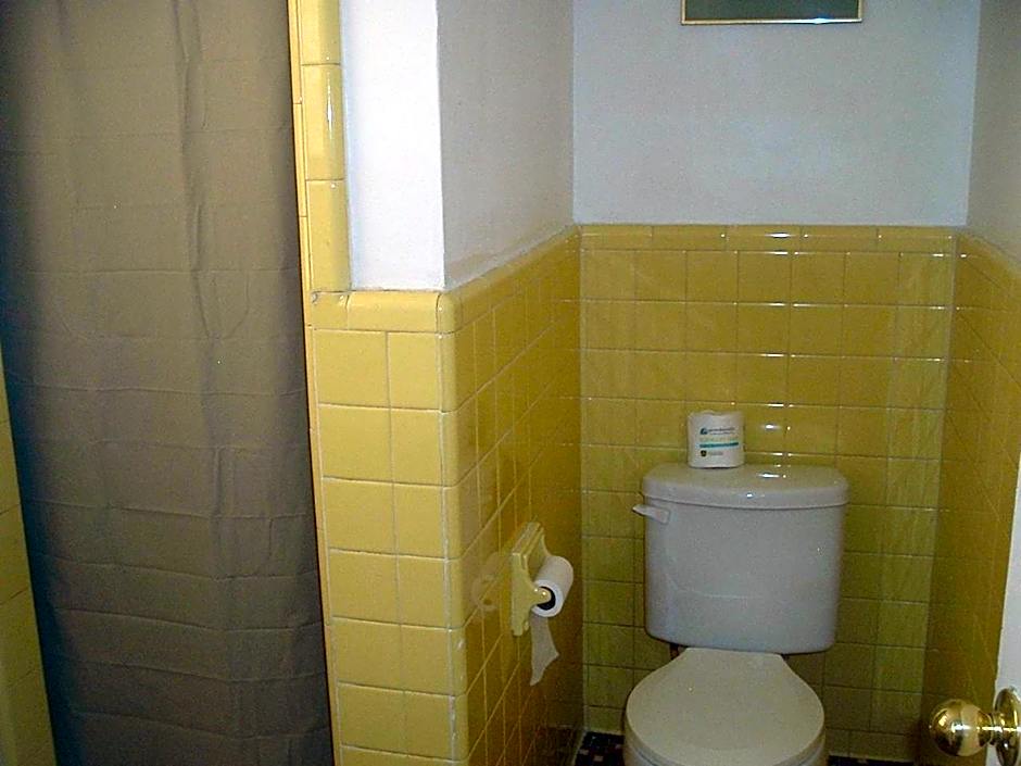 Fels Three Crown Motel