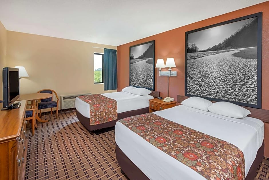 Super 8 by Wyndham Charleston MO