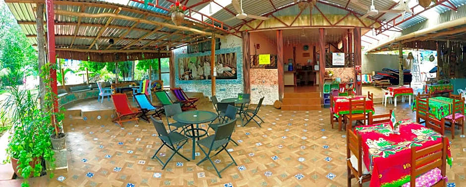 Yaxche Centro Hostal y Camping
