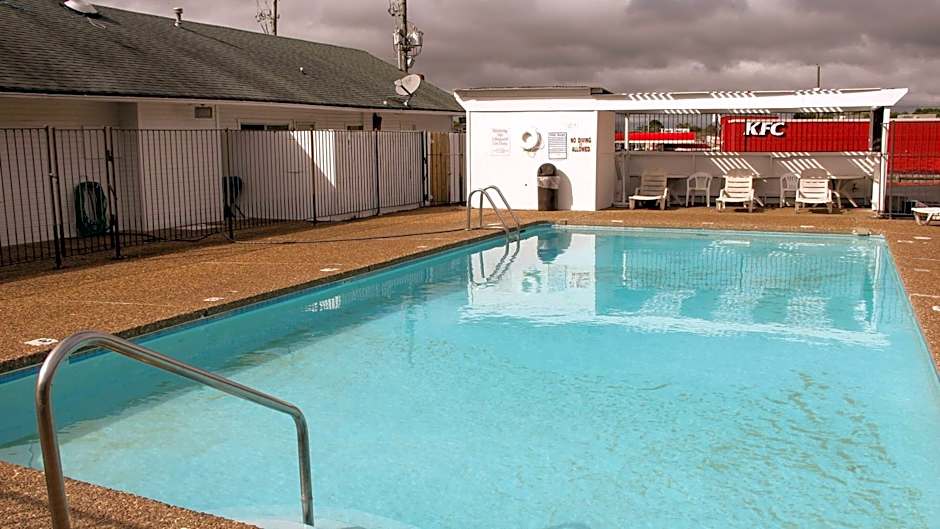 Motel 6 Fayetteville, AR