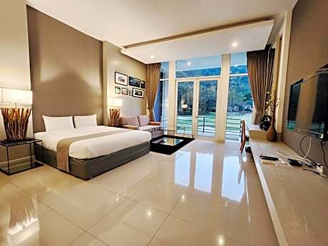 The Midst@ Royal hills Nakornayok