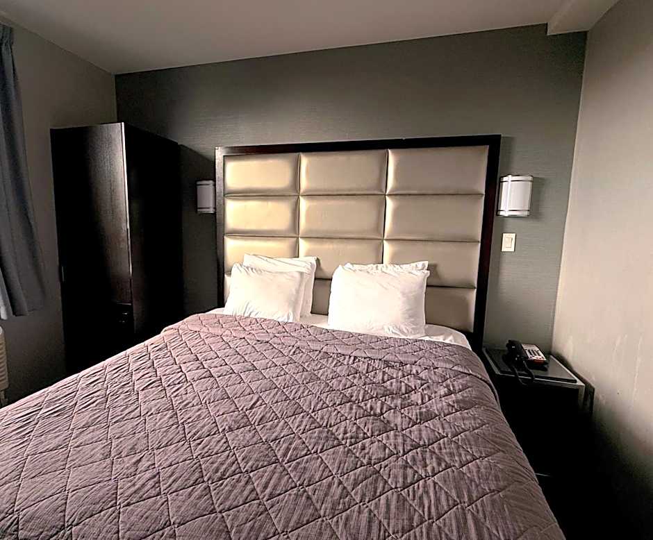 Umbrella Hotel Bronx