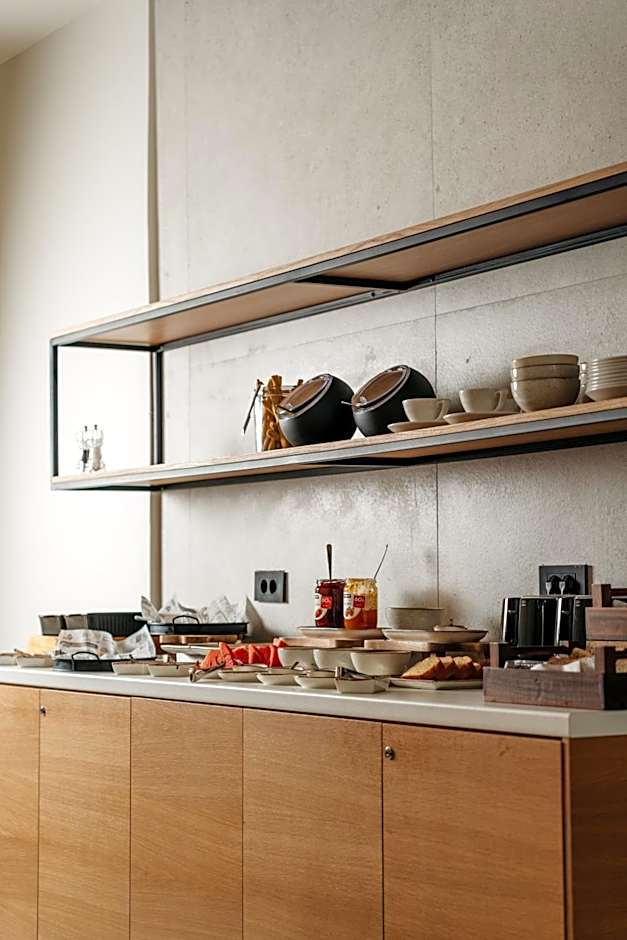 The City Hotel & Suites