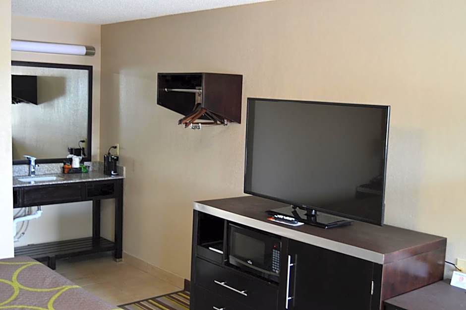 Super 8 by Wyndham Stockbridge