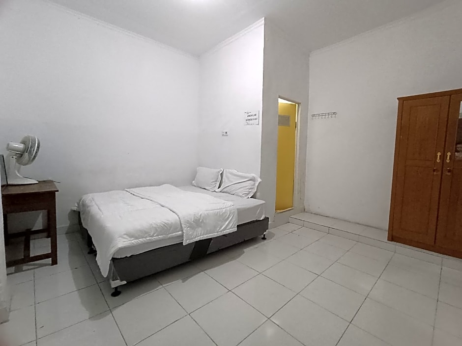 SPOT ON 92498 Fanni Homestay