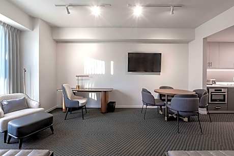 Queen Room with Two Queen Beds and Roll-In Shower - Mobility Accessible