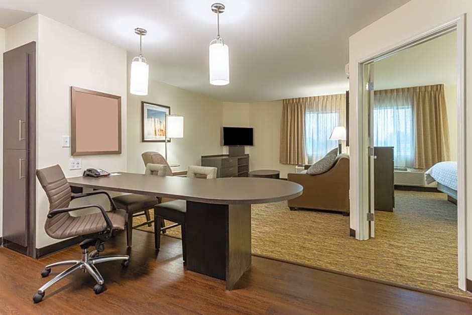 Candlewood Suites - Davenport, an IHG Hotel