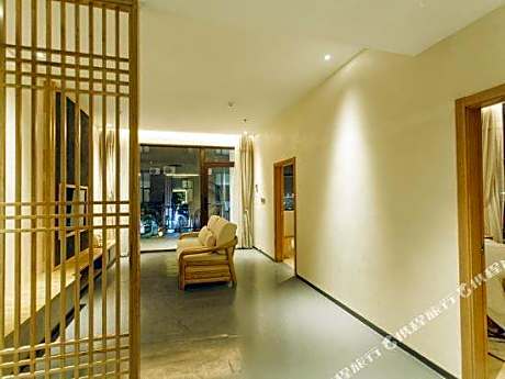 Nujiang Memory Riverview Hotel