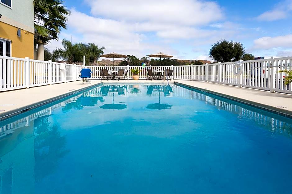 Holiday Inn Express & Suites Tavares By IHG