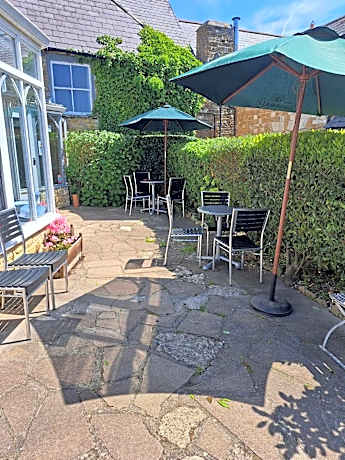 The Ilchester Arms Hotel