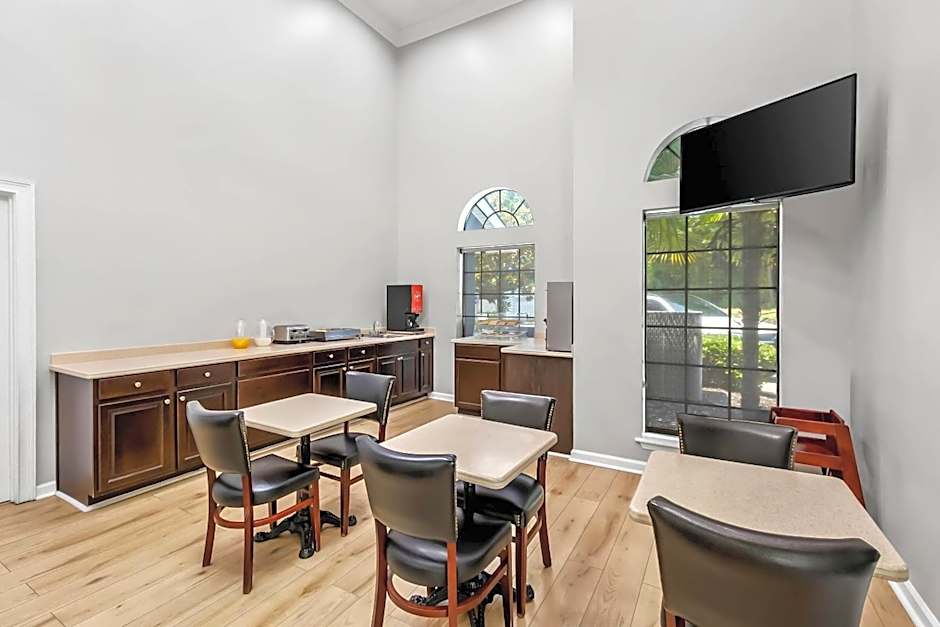 Econo Lodge Inn & Suites Cayce I-26 Airport