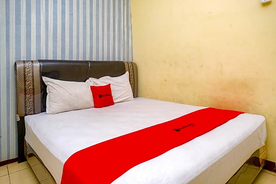 RedDoorz @ Jalan Japaris Medan