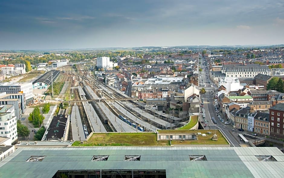 15ème droite - Tour Perret - Centre-Ville - 4 étoiles