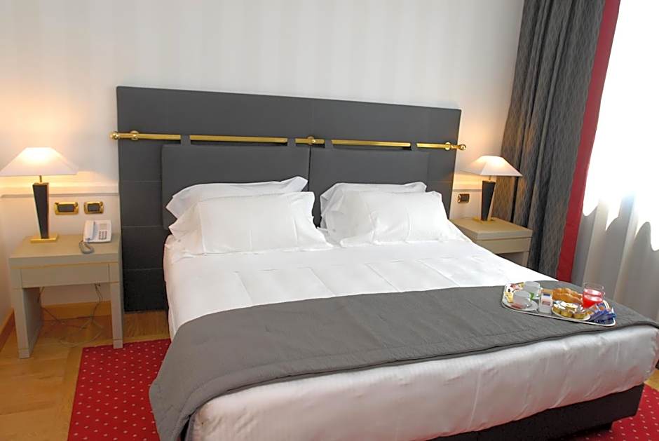 Photo 1 of 9 of Suite