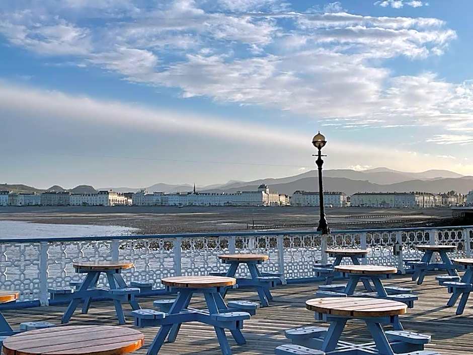 Glan Y Mor Hotel (Adult Only)