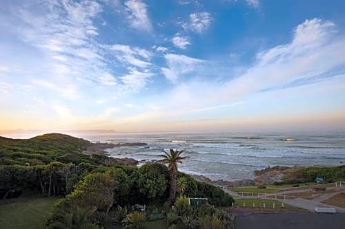 Hermanus Beachfront Lodge