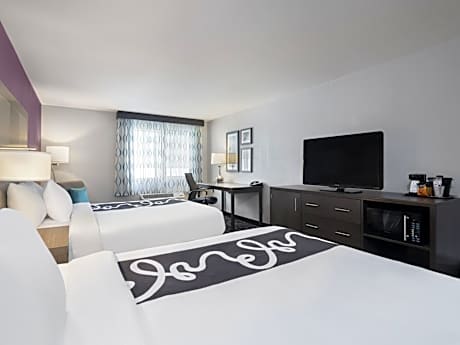 1 King Bed and 1 Queen Bed, 2 Bedroom, Family Suite, Non-Smoking
